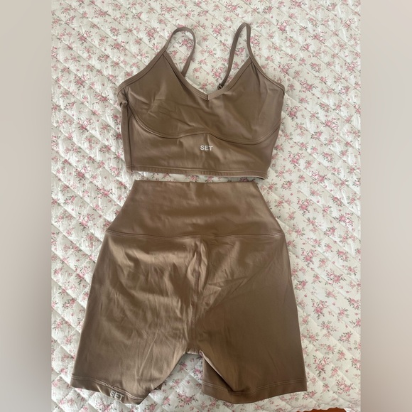 Set Active- Brown Sports Bra and Shorts Set - Picture 1 of 3